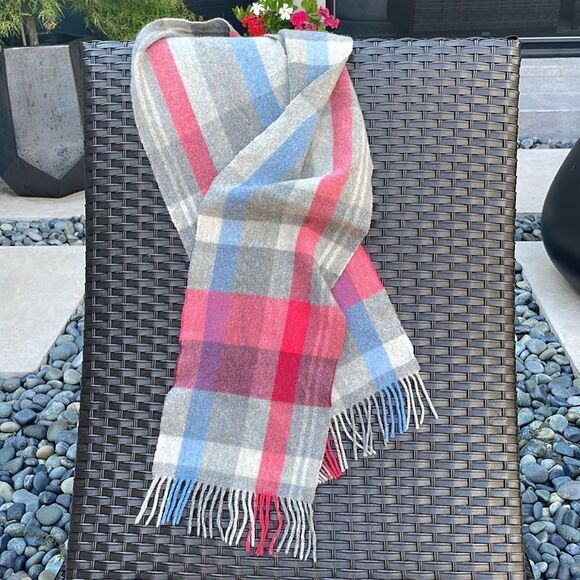 Cashmere scarf Unisex plaid, gray blue like new no smoking. Soft - Picture 1 of 6